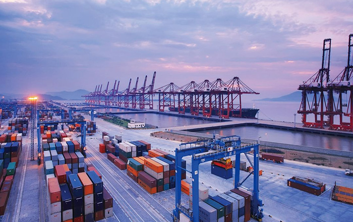 中国外贸“半年报”： 民企出口首占“半壁江山” 自美进口下降25.7%